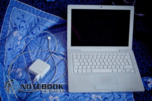   Apple MacBook 4.1 white.  ! [msk]